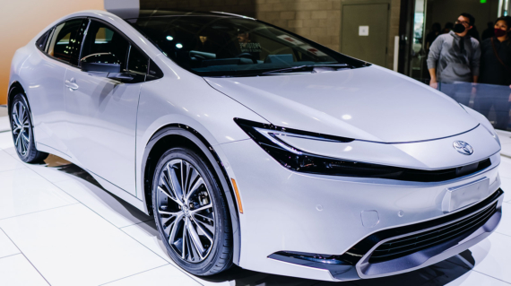 Explore California's top hybrid vehicles with our comprehensive guide. Discover key features, pros, and cons of popular models.