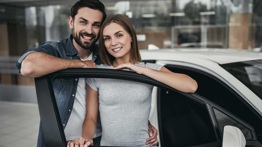 Understand the key factors driving down car lease prices in Los Angeles. From increased inventory to rising interest rates, find out why leasing a car now is advantageous.